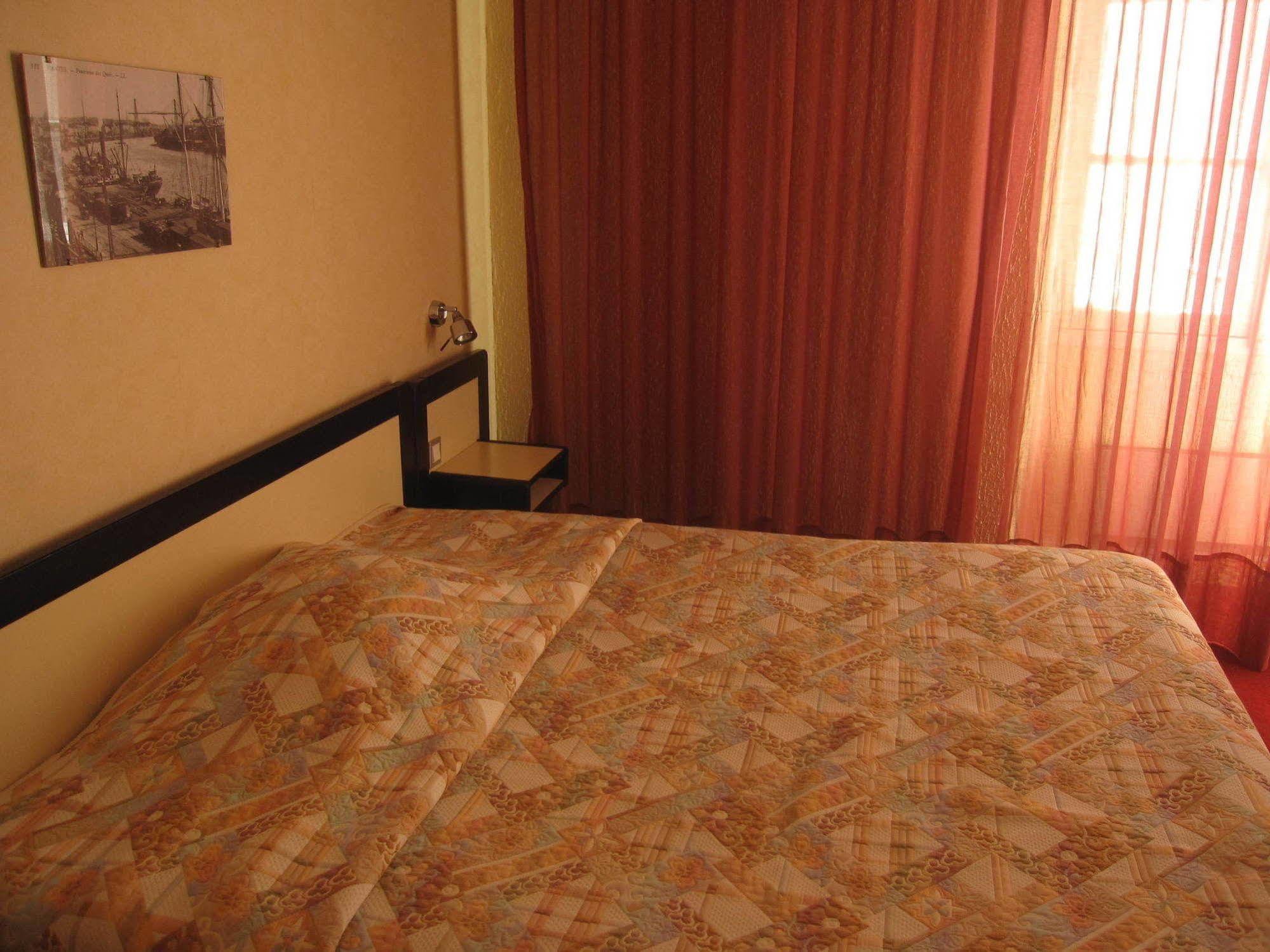 Hotel Des 3 Marchands نانت المظهر الخارجي الصورة